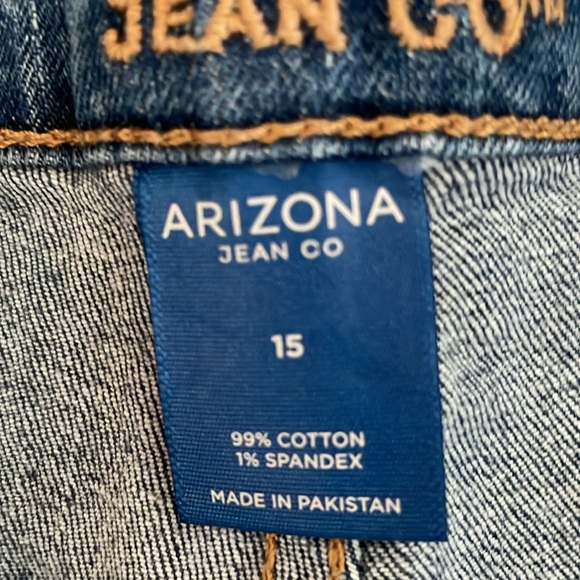 Size 15 Arizona Jean company distressed denim shorts - Picture 4 of 5